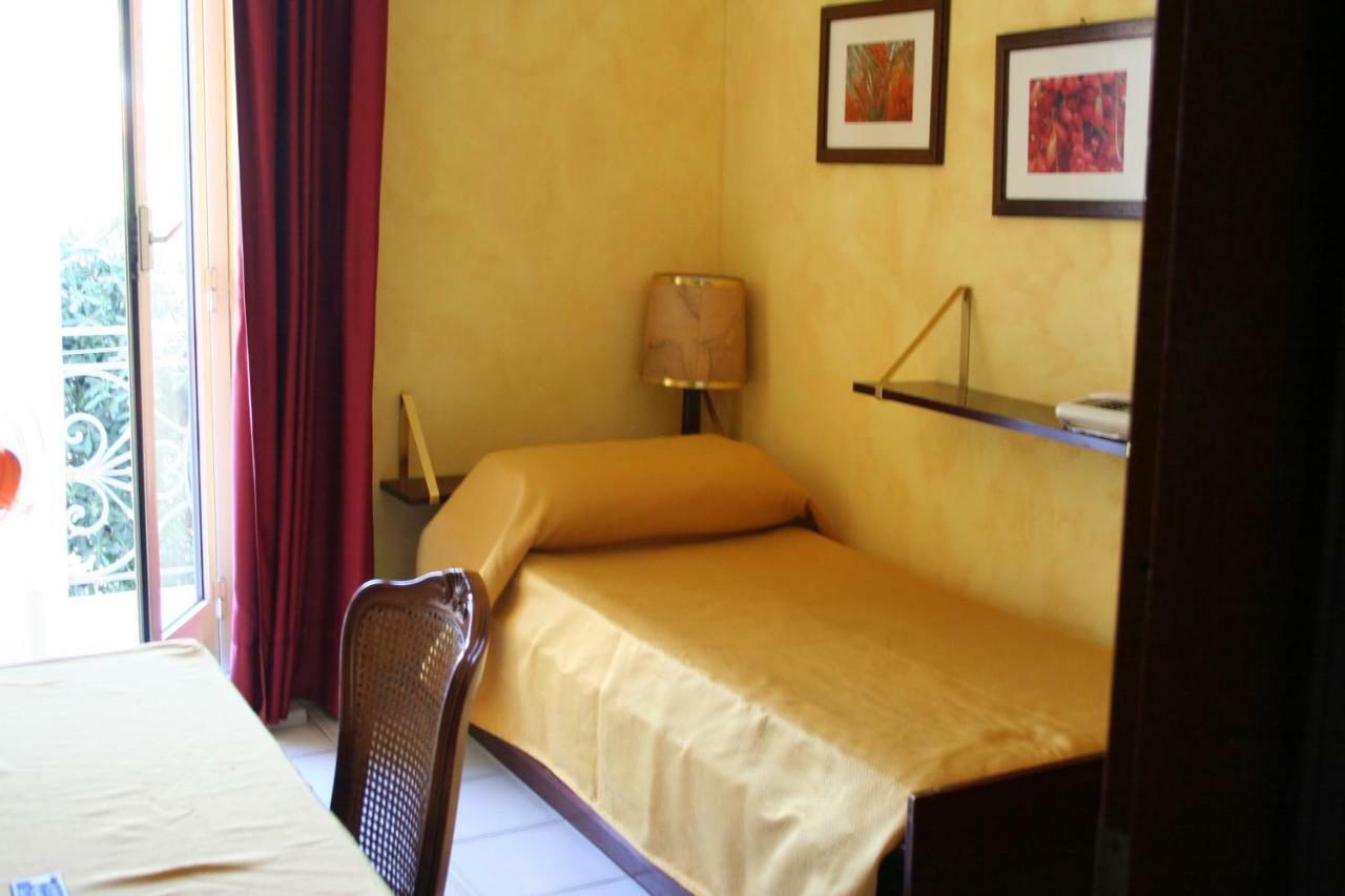 Hotel Rosalia Bordighera Esterno foto